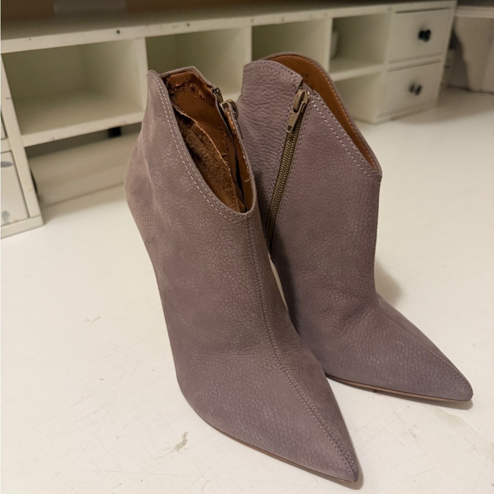 Steve Madden Elegant beige light brown Ankle Boots high heel 4.5 inches long